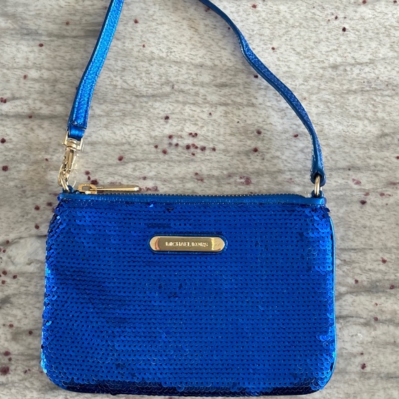 MICHAEL Michael Kors Blue Sequins Shine Wristlet - Picture 1 of 4